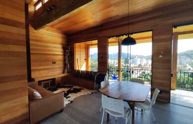 Imagem: A casa possui 3 Dormitórios, 1 Banheiro, 2 Vagas na garagem