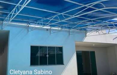 Imagem: A casa possui 1 Dormitório, 3 Banheiros, 2 Vagas na garagem