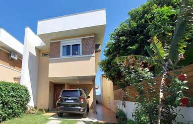 Imagem: A casa em condomínio possui 4 Dormitórios, 3 Banheiros, 3