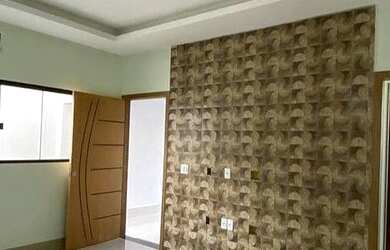 Imagem: A casa possui 2 Dormitórios, 2 Banheiros, 2 Vagas na garagem