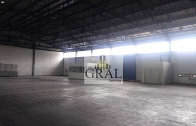 Imagem: O depósito possui 5 Vagas na garagem, 3.200m² de Área e