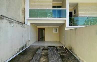 Imagem: A casa possui 3 Dormitórios, 4 Banheiros, 2 Vagas na garagem