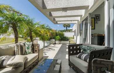 Imagem 1: Casa contemporânea para venda possui 235m Condomínio Alfhaville