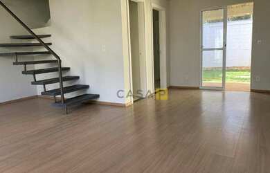 Imagem: A casa em condomínio possui 3 Dormitórios, 1 Banheiro, 2 Vagas