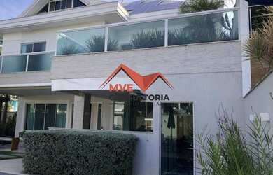 Imagem: A casa em condomínio possui 5 Dormitórios, 3 Banheiros, 2