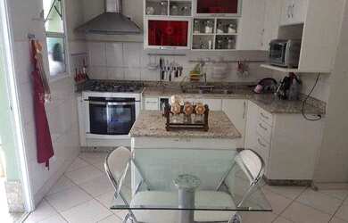 Imagem: A casa em condomínio possui 3 Dormitórios, 3 Banheiros, 120m²