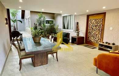 Imagem: A casa em condomínio à venda possui 5 Dormitórios, 5 Banheiros