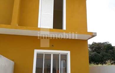 Imagem: A casa possui 3 Dormitórios, 2 Banheiros, 2 Vagas na garagem