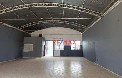 Imagem: O depósito possui 3 Vagas na garagem, 195m² de Área e está