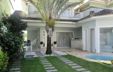 Imagem: A casa em condomínio possui 4 Dormitórios, 5 Banheiros, 3