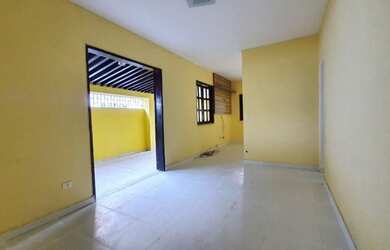 Imagem: A casa possui 3 Dormitórios, 3 Banheiros, 2 Vagas na garagem