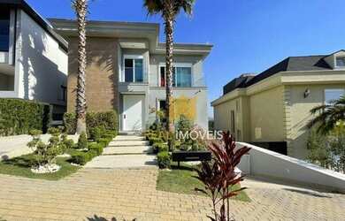 Imagem: A casa em condomínio possui 4 Dormitórios, 5 Banheiros, 4