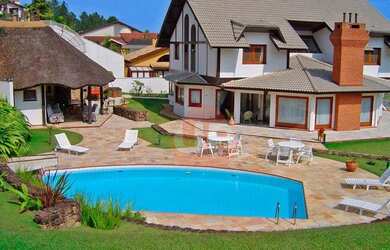 Imagem: A casa em condomínio possui 4 Dormitórios, 5 Banheiros, 5