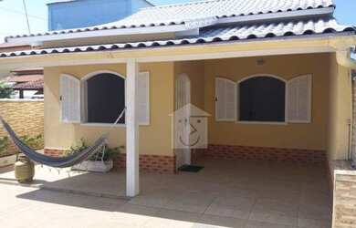 Imagem: A casa possui 3 Dormitórios, 2 Banheiros e 270m² de Área