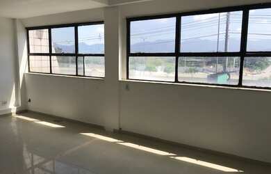 Imagem: O depósito possui 1 Vaga na garagem, 65m² de Área e está