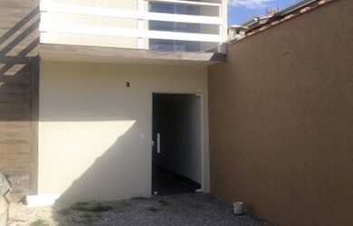 Imagem: A casa possui 3 Dormitórios, 1 Banheiro, 2 Vagas na garagem