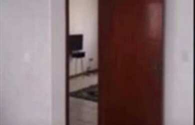 Imagem: O apartamento possui 3 Dormitórios, 1 Banheiro, 1 Vaga na garagem