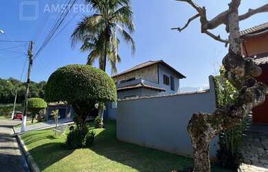 Imagem: A casa em condomínio possui 4 Dormitórios, 5 Banheiros, 4