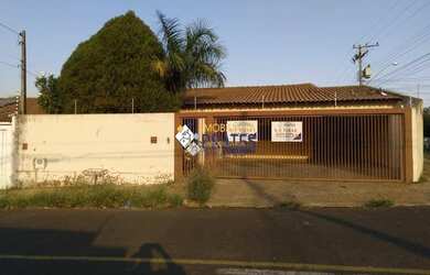 Imagem: A casa possui 4 Dormitórios, 4 Banheiros, 280m² de Área e