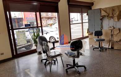 Imagem: O depósito possui 5 Vagas na garagem, 264m² de Área e está