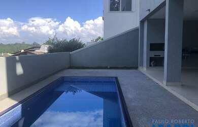 Imagem: A casa em condomínio possui 5 Dormitórios, 5 Banheiros, 4