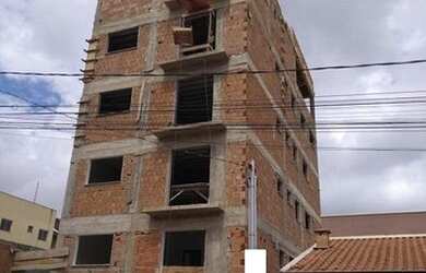 Imagem: O apartamento possui 3 Dormitórios, 1 Banheiro, 1 Vaga na garagem