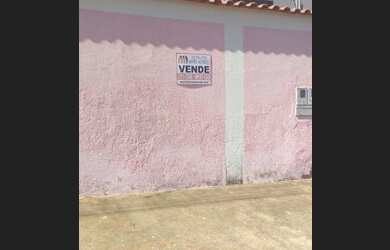 Imagem: A casa possui 3 Dormitórios, 2 Banheiros, 3 Vagas na garagem