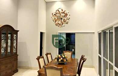 Imagem: A casa em condomínio possui 3 Dormitórios, 1 Banheiro, 2 Vagas