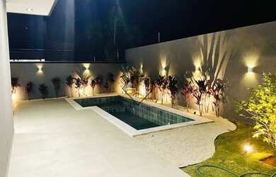 Imagem: A casa possui 5 Dormitórios, 5 Banheiros, 4 Vagas na garagem