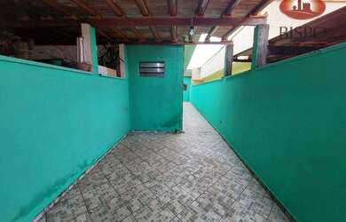 Imagem: A casa possui 1 Dormitório, 1 Banheiro, 1 Vaga na garagem