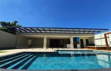 Imagem: A casa em condomínio possui 5 Dormitórios, 5 Banheiros, 5