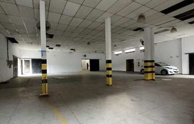 Imagem: O depósito possui 4 Vagas na garagem, 800m² de Área e está