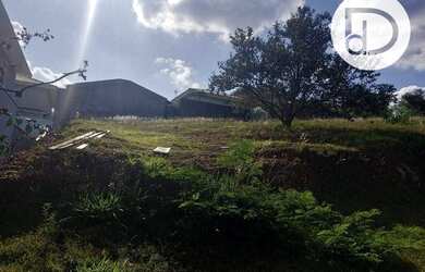 Imagem: O terreno possui 360m² de Área e está localizado em Pinheirinho