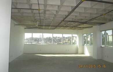 Imagem: O depósito possui 4 Vagas na garagem e 104m² de Área e está