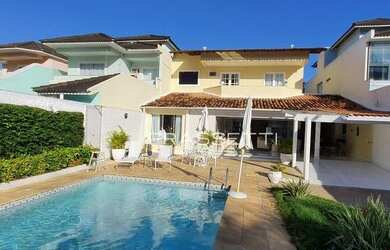 Imagem: A casa em condomínio possui 5 Dormitórios, 4 Banheiros, 3