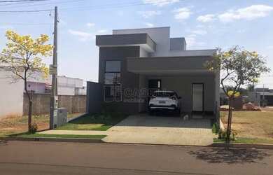 Imagem: A casa em condomínio possui 3 Dormitórios, 2 Banheiros, 2