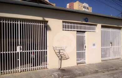 Imagem: A casa possui 4 Dormitórios, 3 Banheiros, 2 Vagas na garagem