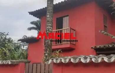 Imagem: A casa possui 4 Dormitórios, 5 Banheiros, 4 Vagas na garagem