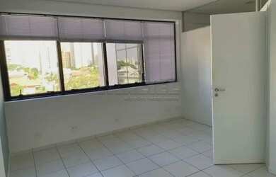 Imagem: O depósito possui 1 Vaga na garagem, 31m² de Área e está