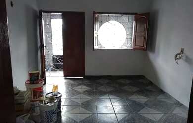 Imagem: A casa possui 4 Dormitórios, 2 Banheiros, 1 Vaga na garagem