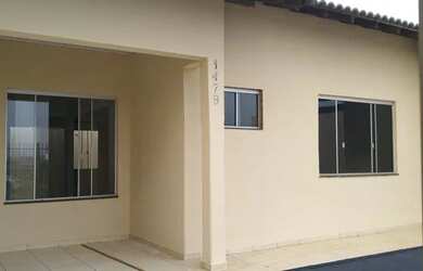 Imagem: A casa possui 3 Dormitórios, 1 Banheiro, 1 Vaga na garagem