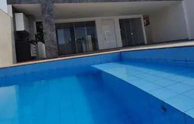 Imagem: A casa em condomínio possui 4 Dormitórios, 5 Banheiros, 3