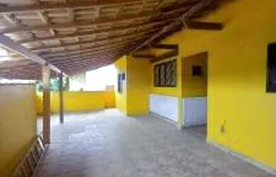 Imagem: A casa possui 5 Dormitórios, 2 Banheiros, 2 Vagas na garagem