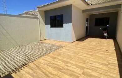 Imagem: A casa possui 3 Dormitórios, 1 Banheiro, 3 Vagas na garagem