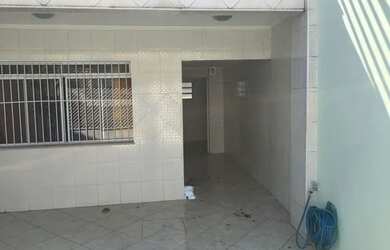 Imagem: A casa possui 3 Dormitórios, 4 Banheiros, 2 Vagas na garagem