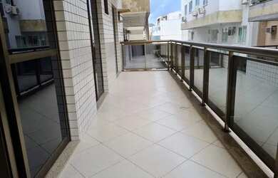 Imagem: O apartamento possui 3 Dormitórios, 1 Banheiro, 2 Vagas na