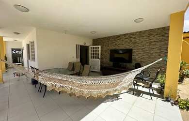 Imagem: A casa possui 4 Dormitórios, 4 Banheiros, 3 Vagas na garagem