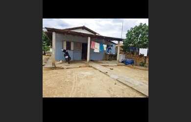 Imagem: A casa possui 3 Dormitórios, 1 Banheiro e está localizado