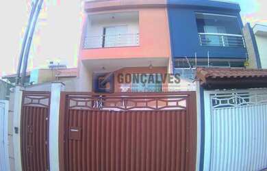 Imagem: A casa possui 3 Dormitórios, 2 Banheiros, 5 Vagas na garagem