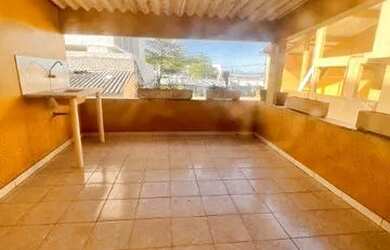 Imagem: A casa possui 5 Dormitórios, 3 Banheiros, 5 Vagas na garagem